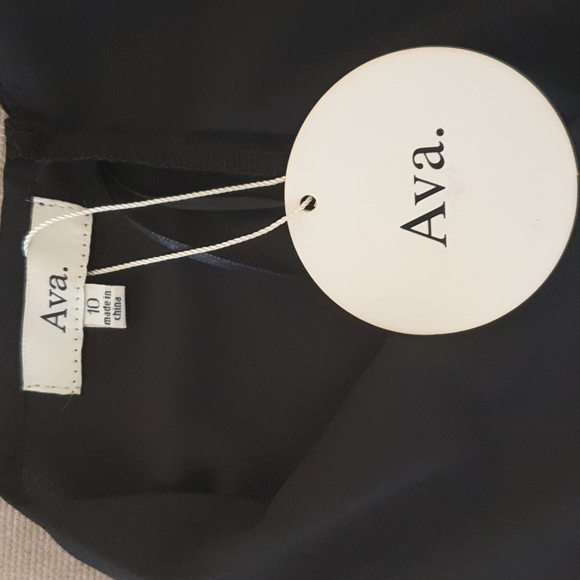 Beautiful Little Black Top - Picture 4 of 5